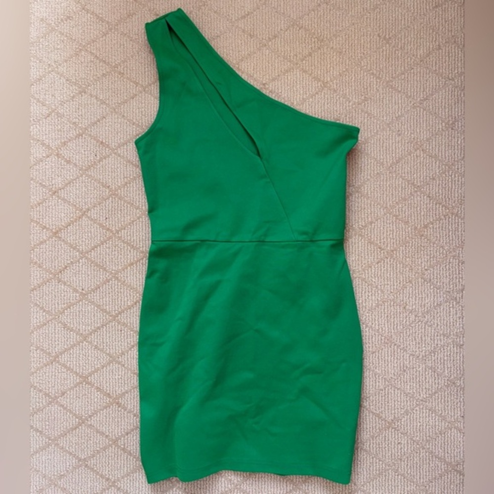 Superdown Vibrant Green One-Shoulder Dress